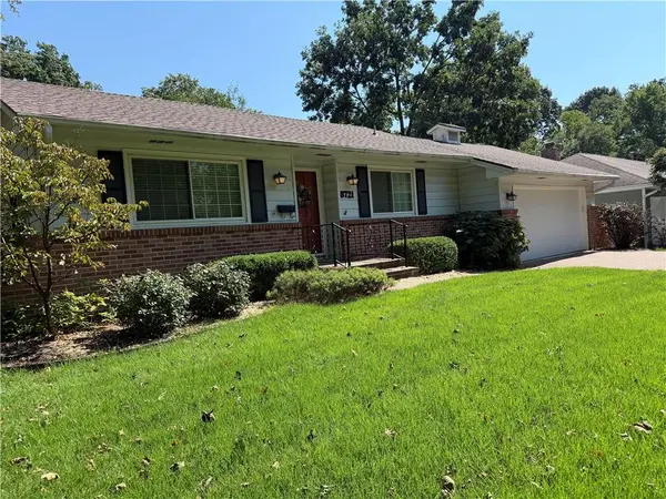 8721 Reeds RD, Overland Park, KS 66207