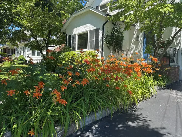 17 Cypress AVE, Port Washington, NY 11050