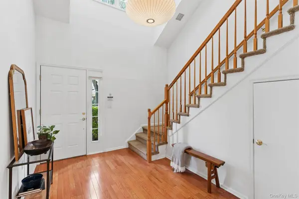 147 Pond View DR, Port Washington, NY 11050