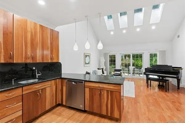 147 Pond View DR, Port Washington, NY 11050