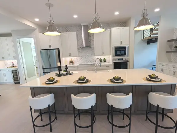 2110 MICHELE DR, Sarasota, FL 34231