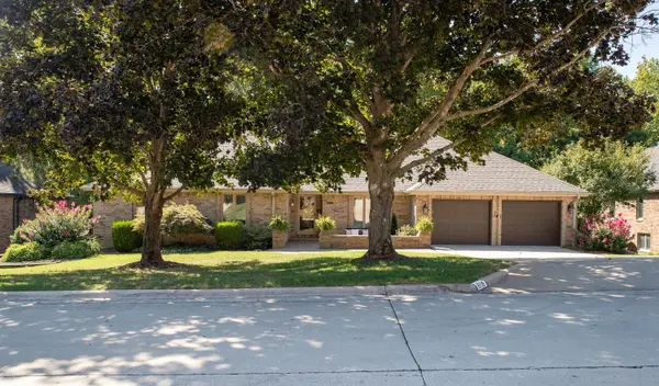 5115 S Castlewood DR, Springfield, MO 65804