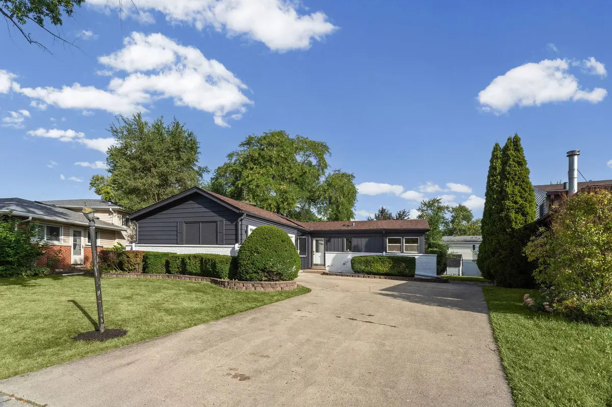 160 Lancaster LN, Des Plaines, IL 60018