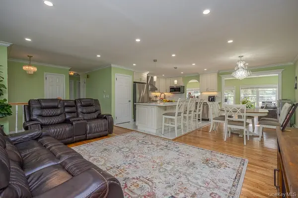 18 De Halve Maen DR, Stony Point, NY 10980