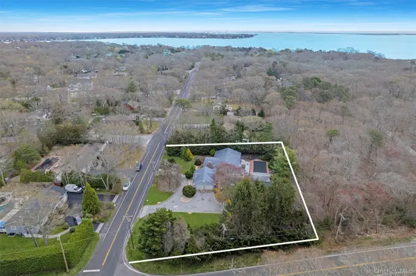 25 Squires AVE, East Quogue, NY 11942