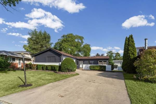 160 Lancaster LN, Des Plaines, IL 60018