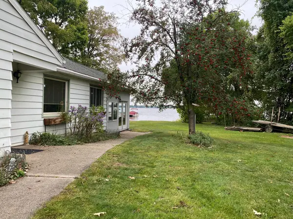 11381 Hubert LN, Cold Spring, MN 56320
