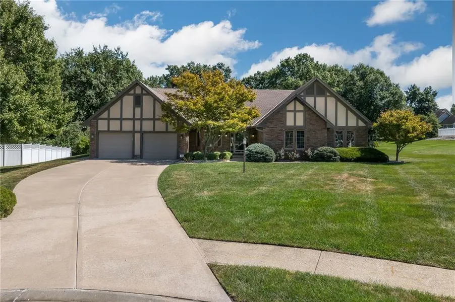 2309 Buckingham ST, St Joseph, MO 64506
