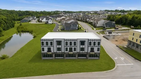 101 Oasis Dr ##9, La Vergne, TN 37086