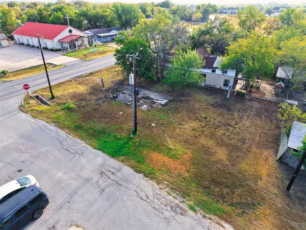 302 E Parsons ST, Manor, TX 78653