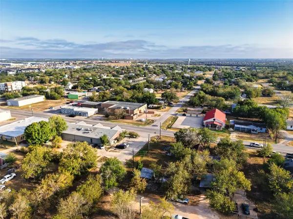 302 E Parsons ST, Manor, TX 78653