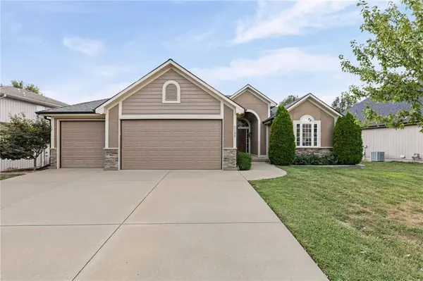2135 NE Sparta DR, Blue Springs, MO 64029