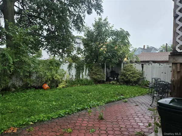 9424 107th ST, Ozone Park, NY 11416