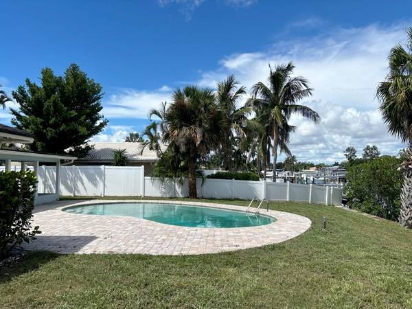 4568 40TH ST S, St Petersburg, FL 33711