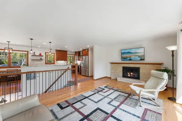 17807 Susan LN, Minnetonka, MN 55345