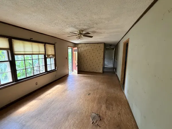 106 E James St, Collinwood, TN 38450