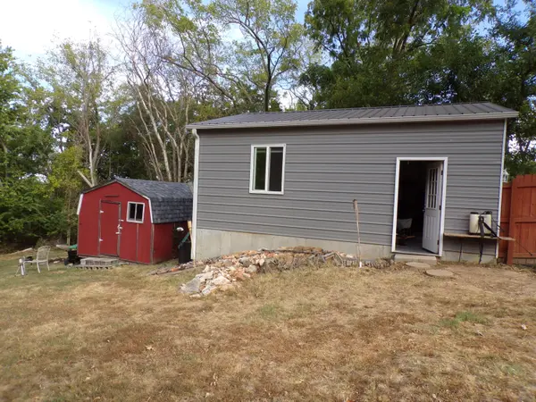 1005 S 3rd ST, Ozark, MO 65721