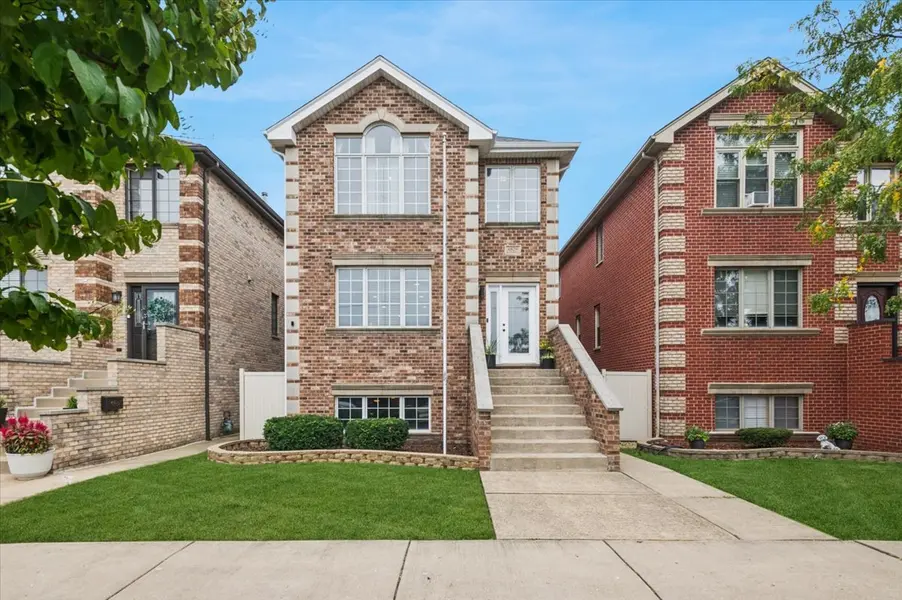 6829 W 64th PL, Chicago, IL 60638