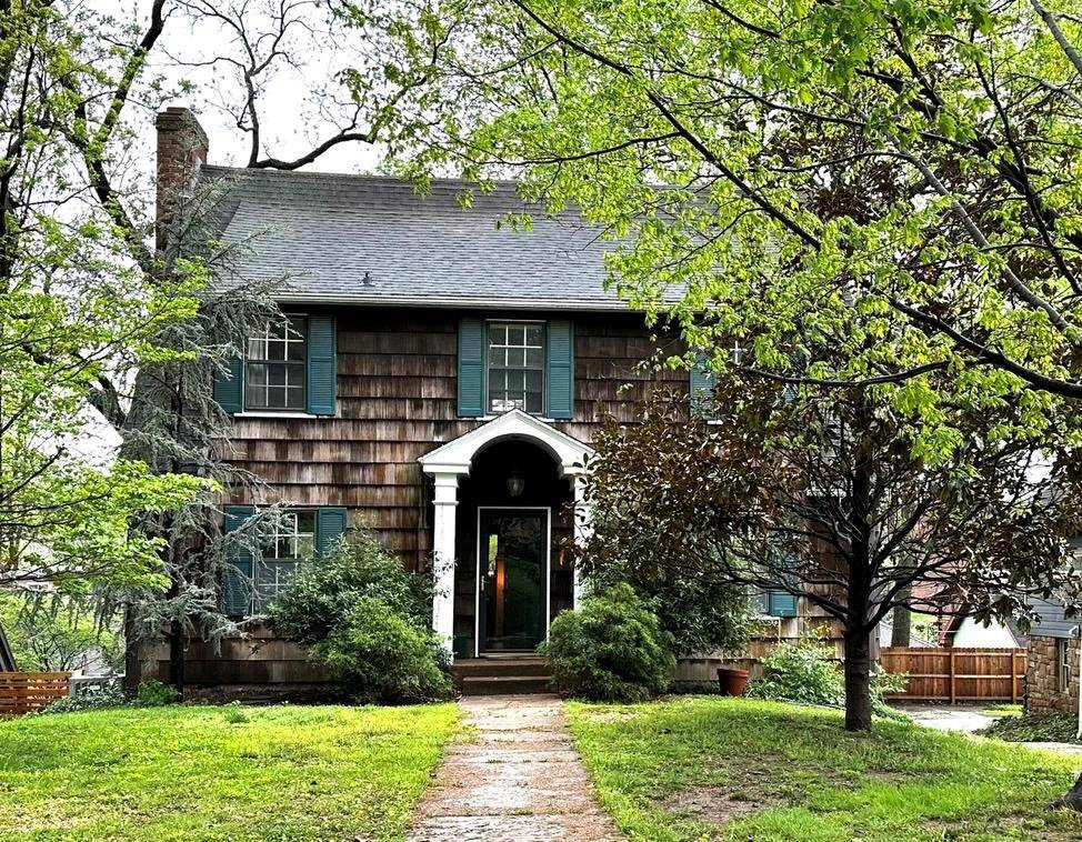 1421 W 50th TER, Kansas City, MO 64112