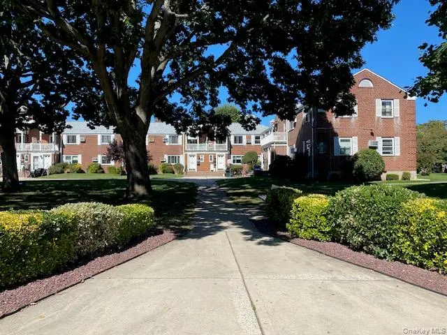 73-61 260th ST #H-1, Glen Oaks, NY 11004