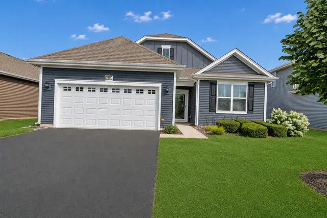2371 Cannon DR, Pingree Grove, IL 60140