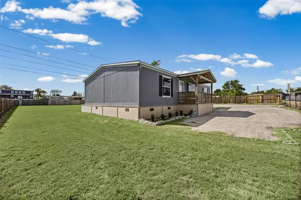 109 Zacate ST, Elgin, TX 78621