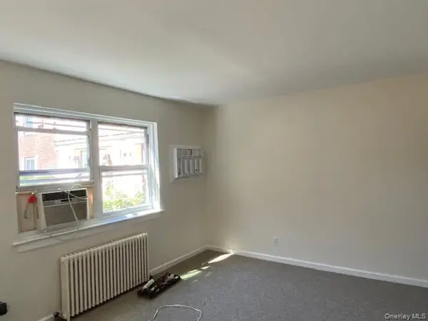 73-61 260th ST #H-1, Glen Oaks, NY 11004