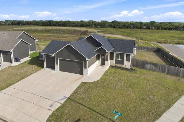 10718 E Bonita St, Wichita, KS 67207
