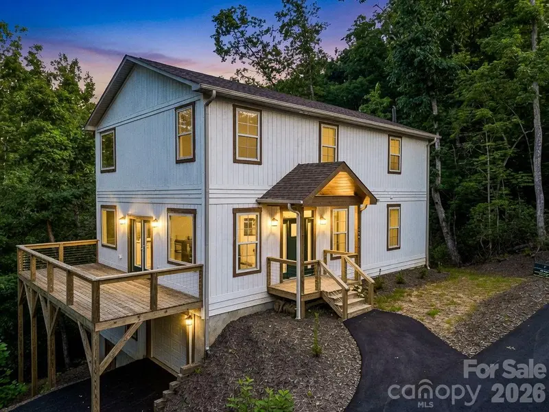 136 Pierpoint DR, Lake Lure, NC 28746