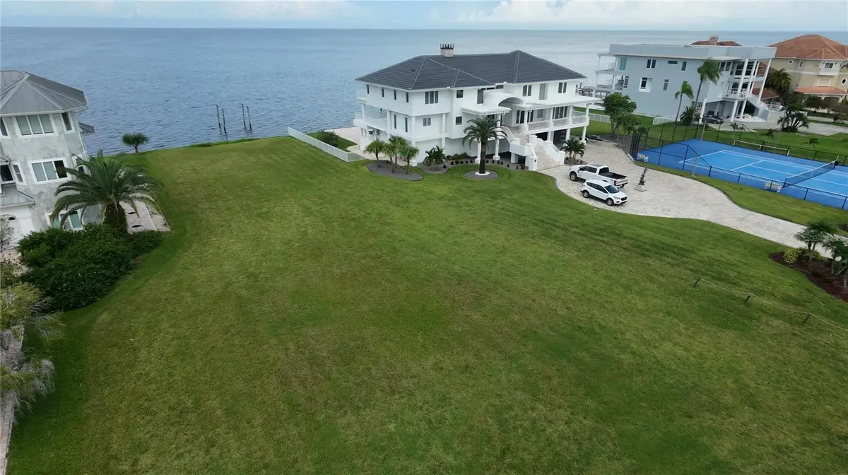 21 WESTSHORE DR, New Port Richey, FL 34652