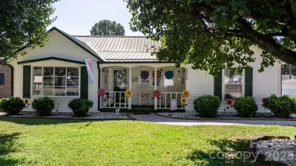 2008 Walt Arney RD, Lenoir, NC 28645