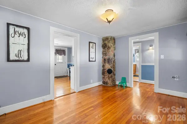 2008 Walt Arney RD, Lenoir, NC 28645