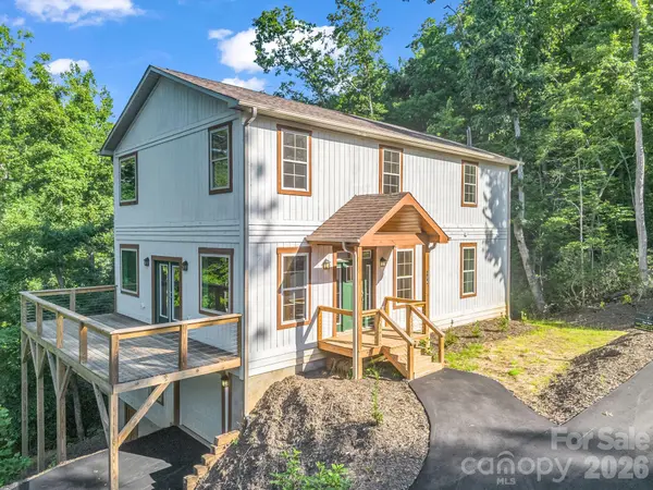 36 Pierpoint DR, Lake Lure, NC 28746