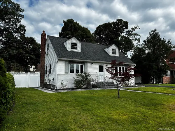 105 Rutledge RD, North Babylon, NY 11703