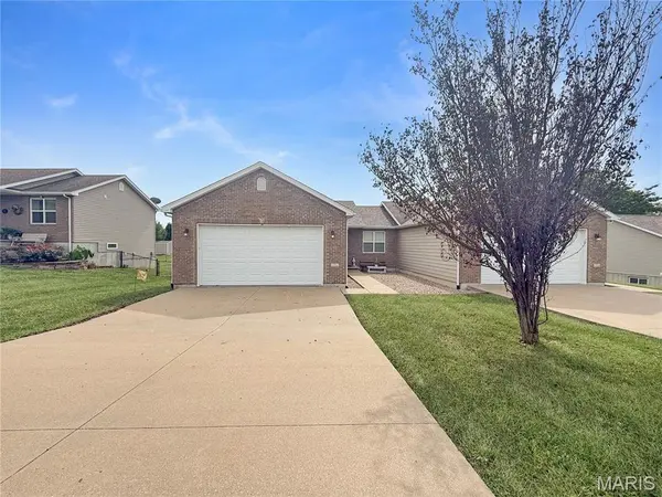 13 Chester RD, Hannibal, MO 63401