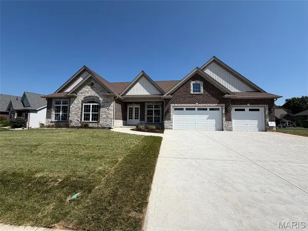 1000 Bellevaux PL, St Charles, MO 63301