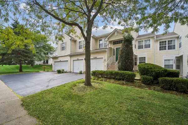 1446 Meadowsedge LN, Carpentersville, IL 60110