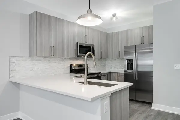 825 E 61st ST #309, Chicago, IL 60637