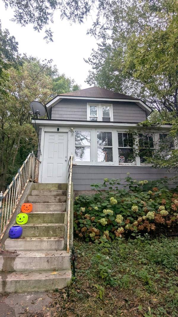 1621 Concord ST N, South Saint Paul, MN 55075