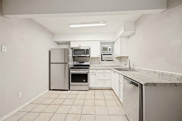 1001 W Elm Street #204, Denison, TX 75020