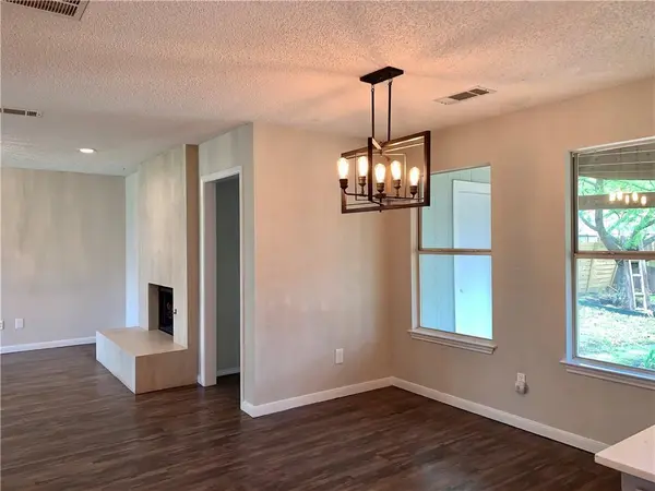 2406 Stirrup DR, Round Rock, TX 78681