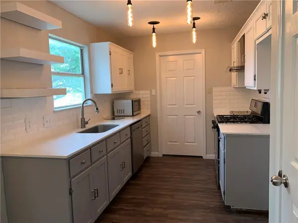 2406 Stirrup DR, Round Rock, TX 78681
