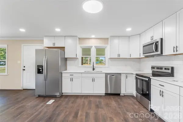 3531 Wandering LN NE, Hickory, NC 28601
