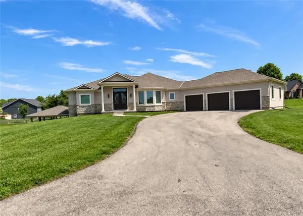 18144 Evans RD, Tonganoxie, KS 66086