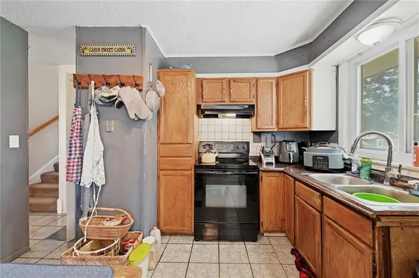 6000 E 95th TER, Kansas City, MO 64134