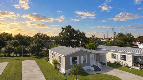 6904 CORTEZ RD W #10, Bradenton, FL 34210