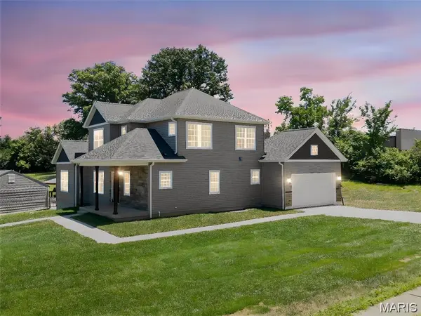 106 Highview DR, Ballwin, MO 63011