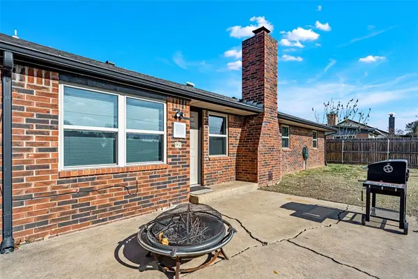 512 Wood Hollow LN, Moore, OK 73160