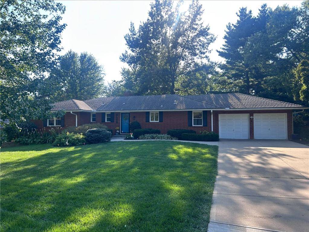 9500 Meadow LN, Leawood, KS 66206