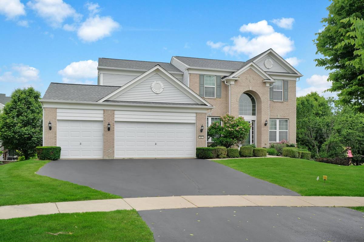 321 Parker PL, Oswego, IL 60543